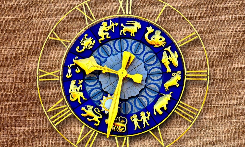 Reihenfolge der Sternzeichen: 12 Tierkreiszeichen und Aszendent ...