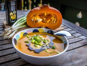 Leckere Suppe mit Kürbiskernöl